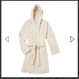 NWT Summer and Rose Ivory Hooded Robe S/M